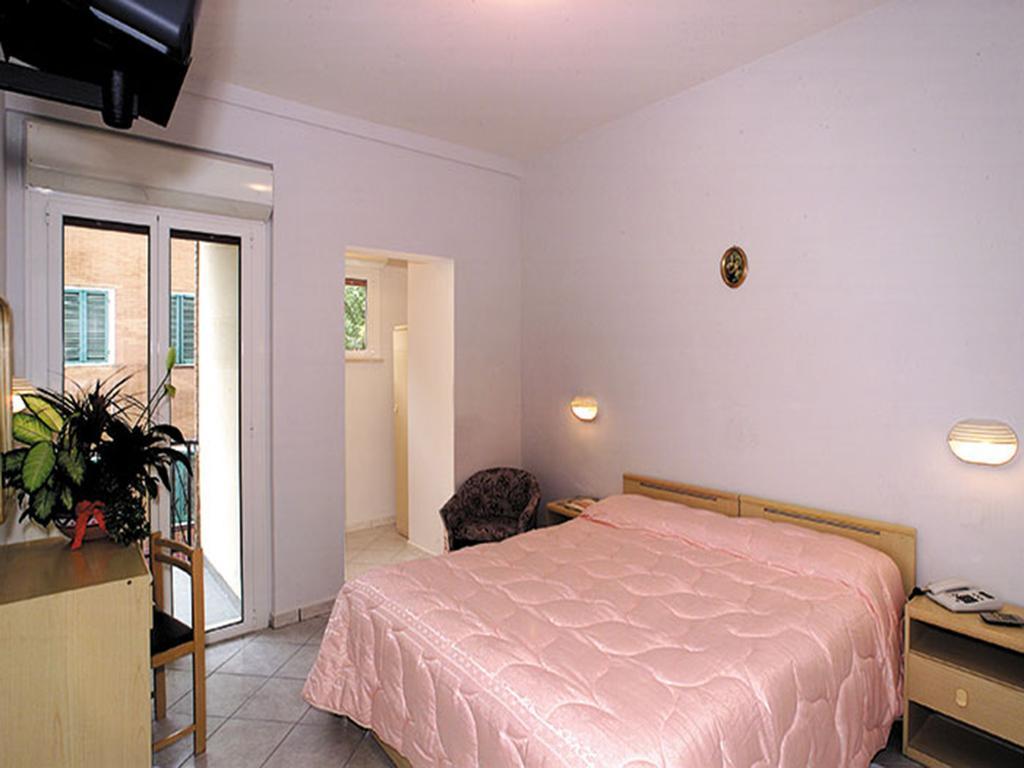 Monica Hotel 3*